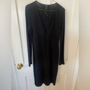 Forever 21 Black Long Sleeve Deep V-Neck Dress – Size Large.
